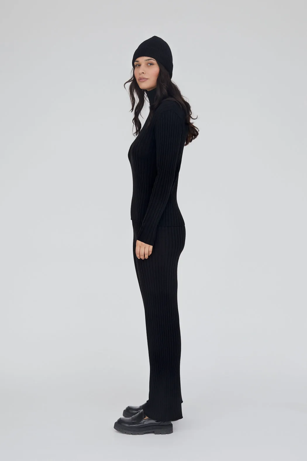 Coral Roll Neck - Black