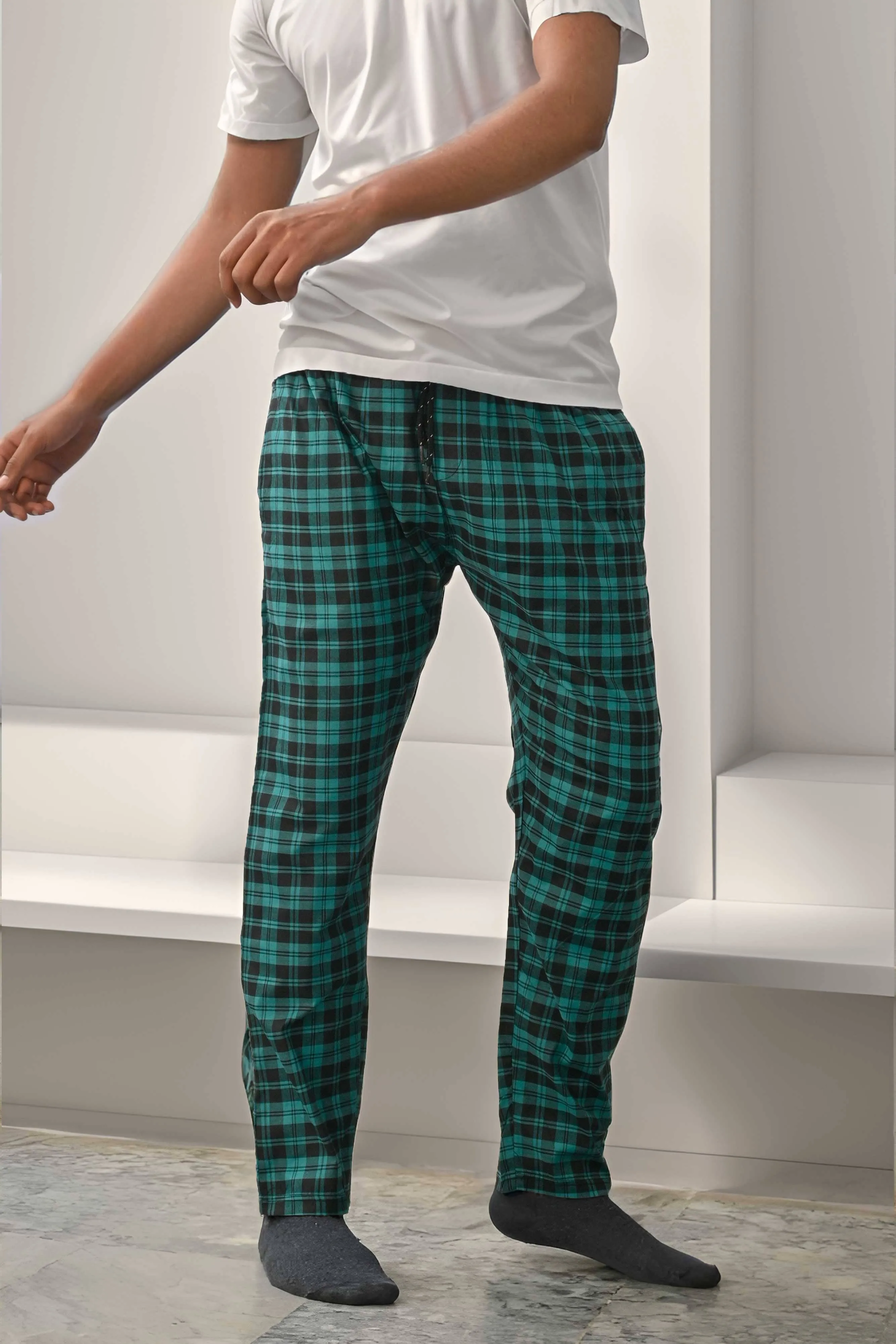 Max 21 Men's Brighton Check Design Woven Trousers