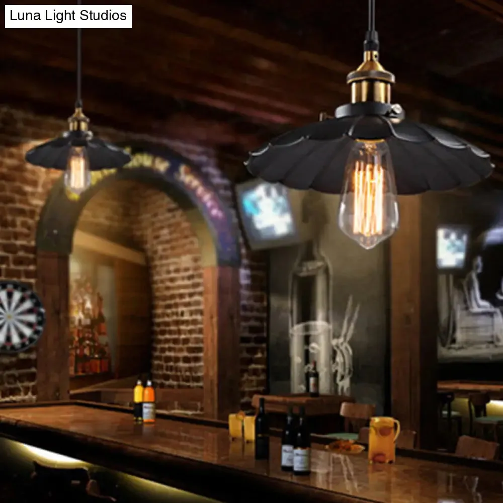 Retro Style Single-Bulb Pendant Ceiling Light in Black Metallic Suspension - Scalloped Cone Design for Restaurants