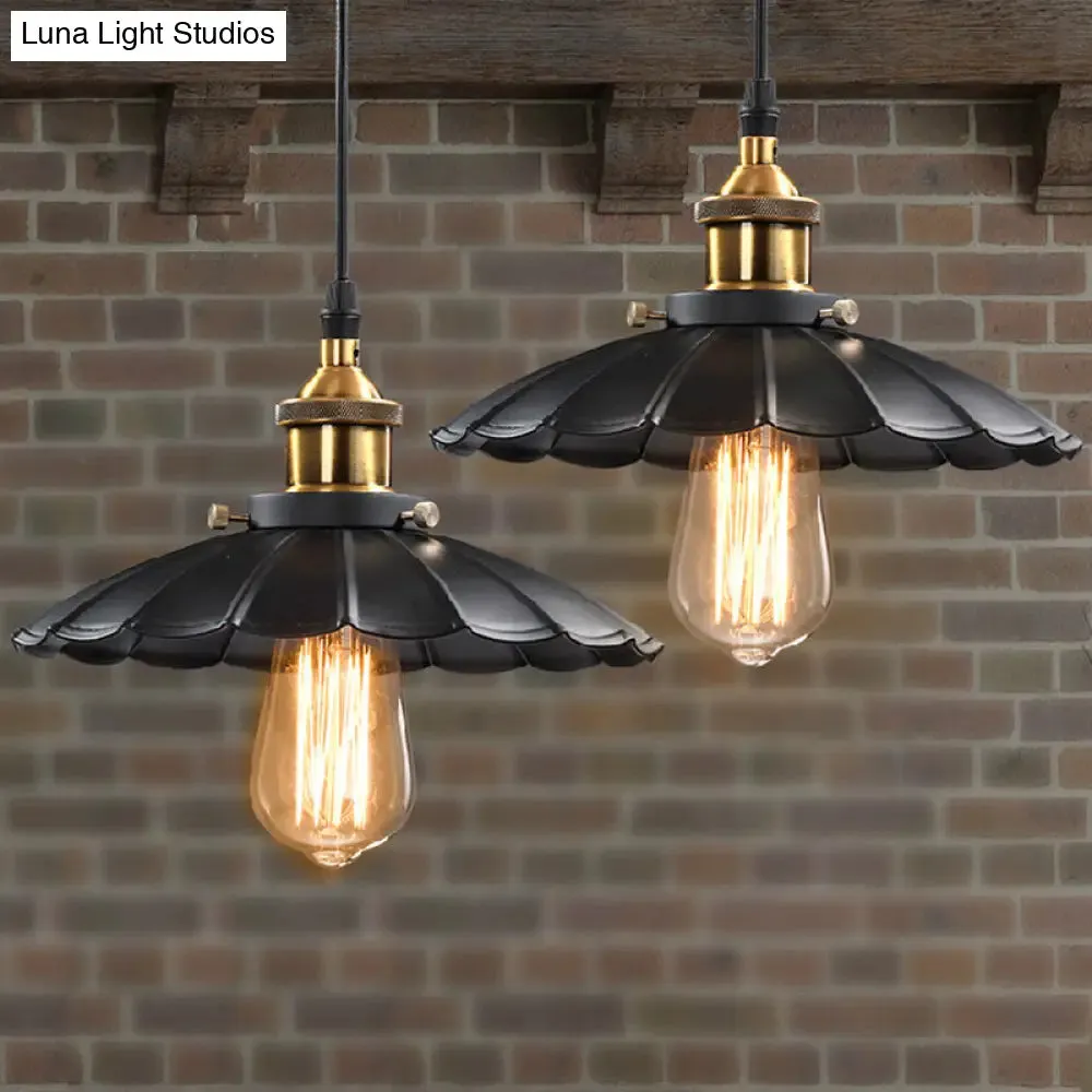 Retro Style Single-Bulb Pendant Ceiling Light in Black Metallic Suspension - Scalloped Cone Design for Restaurants