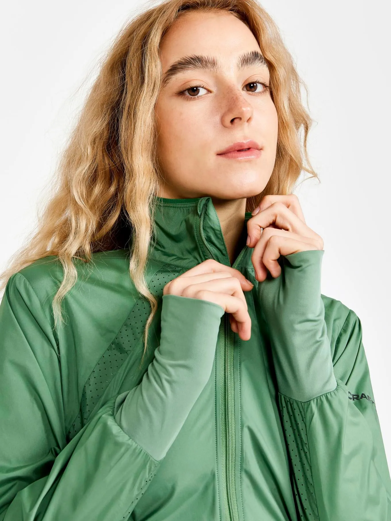 WOMEN'S ADV ESSENCE WIND JACKET